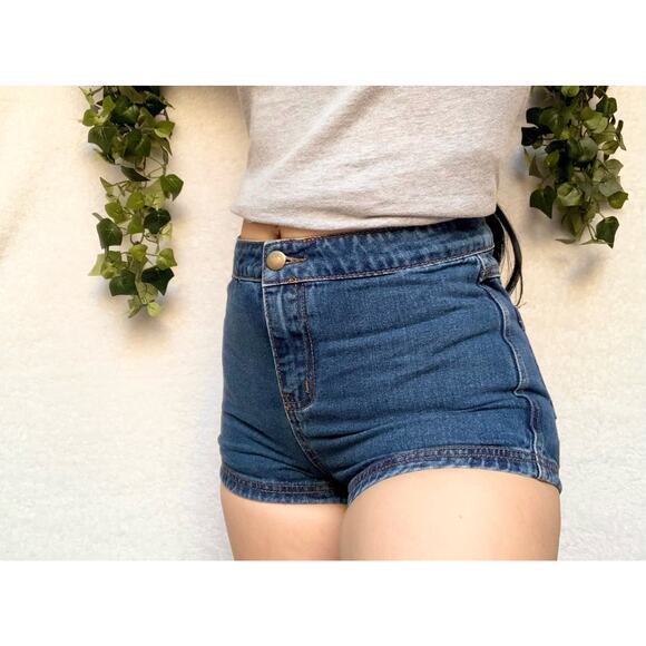 Forever 21 Blue Dark Denim Mid Rise Mini Shorts Women's Size Small - Picture 1 of 10
